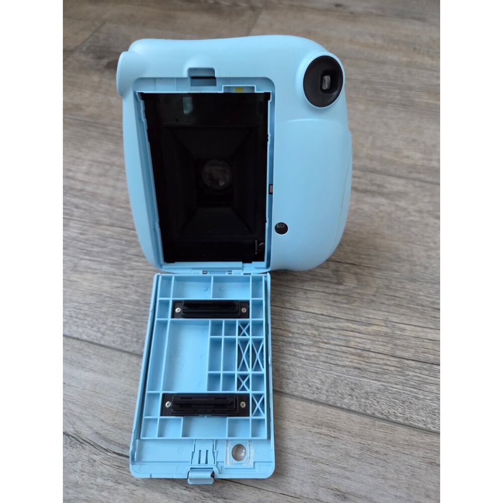 Fujifilm Instax Mini 7+ Instant Film Camera - Sky Blue - Picture 5 of 6